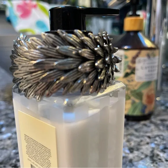 🐸 Stretchy silver-toned feather bead bracelet - Picture 5 of 9